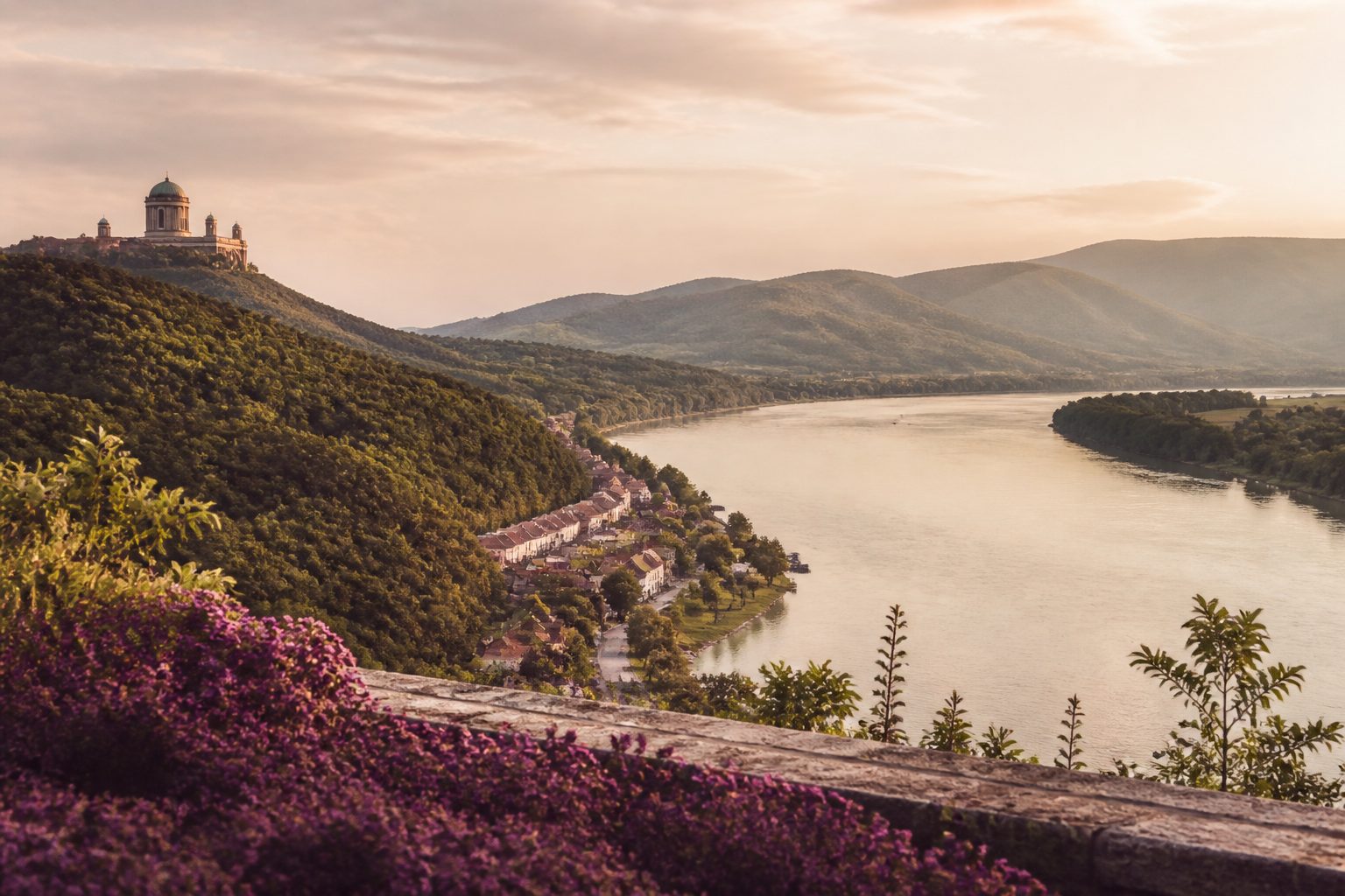 Dunakanyar és Esztergom látképe